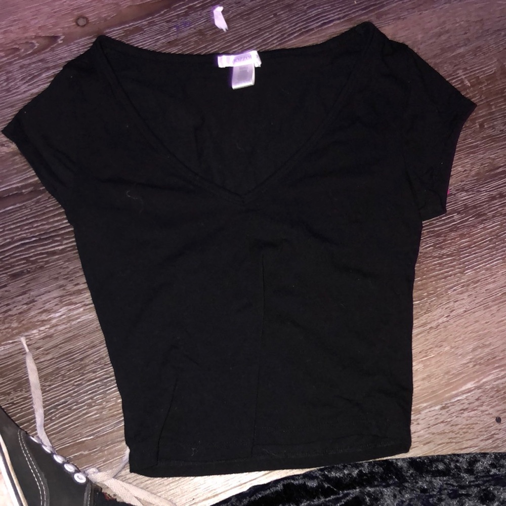 Black tight cropped t shirt
